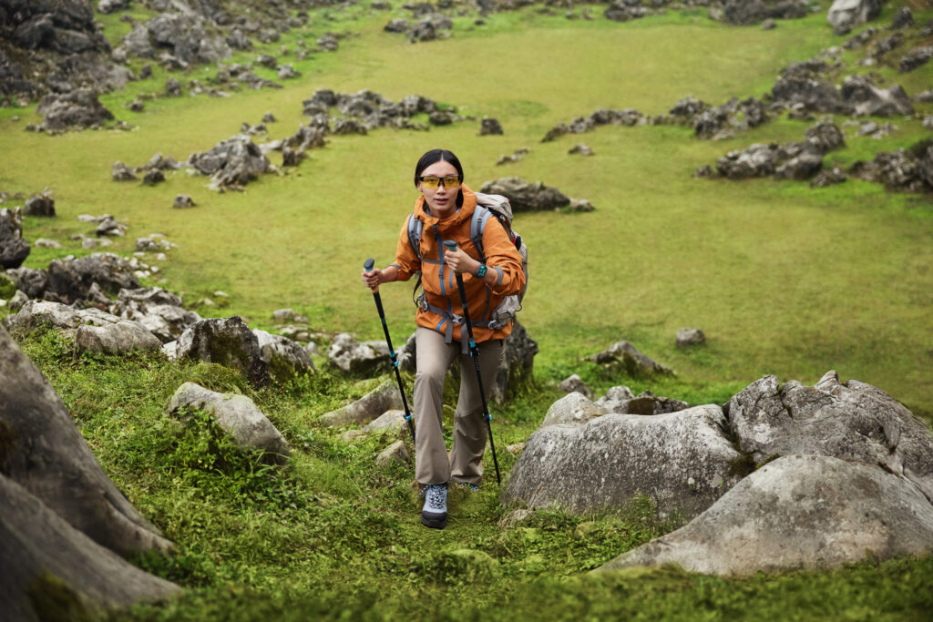 MKT Seiya Creative shot mountain hike 1 Black JPG RGB EN 20250428