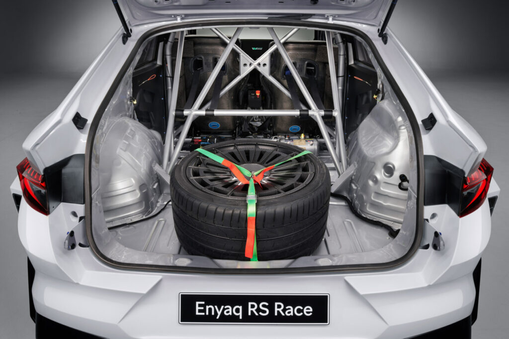06 enyaq rs race b1799e4b 1920x1281 1