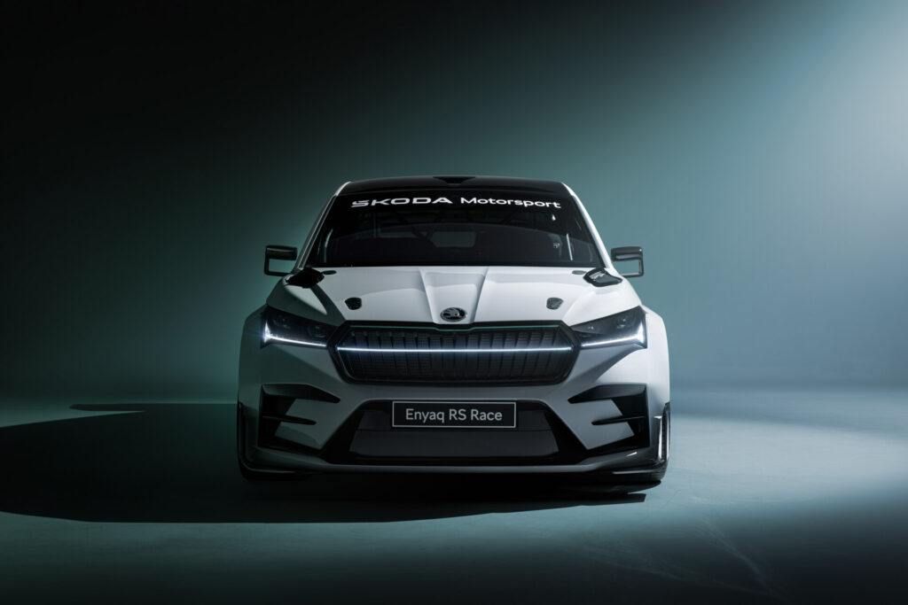 17 enyaq rs race 8dfb1ede 1920x1281 1