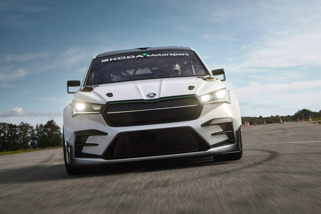 43 enyaq rs race 30302631 1920x1281 1