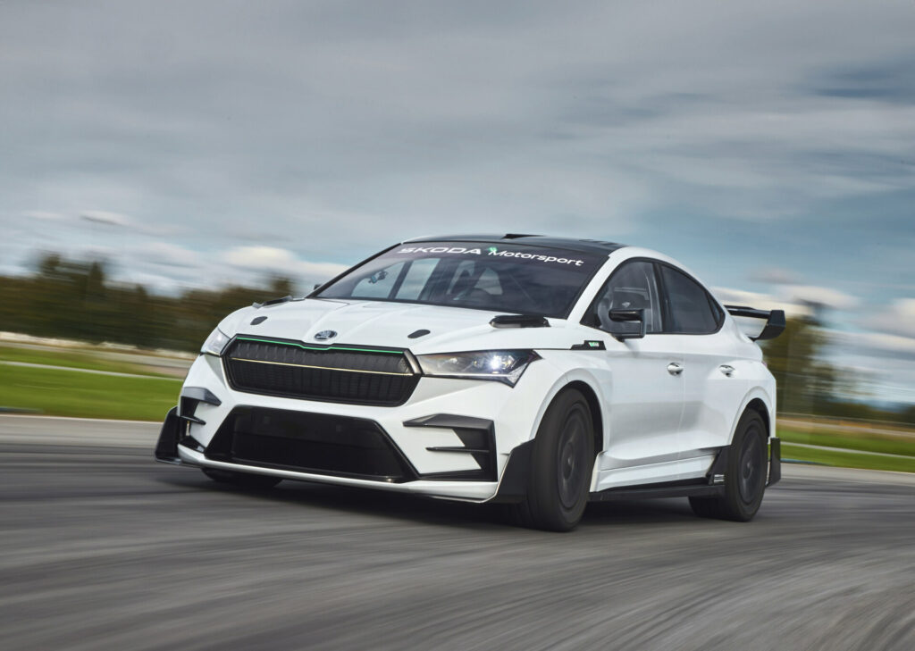 46 enyaq rs race 98fe2c63 1920x1367 1
