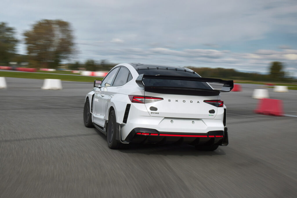 47 enyaq rs race cad287d9 1920x1281 1