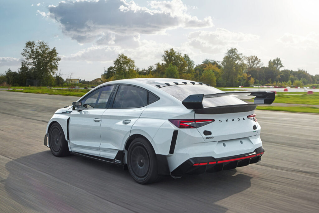 49 enyaq rs race 5c856565 1920x1281 1