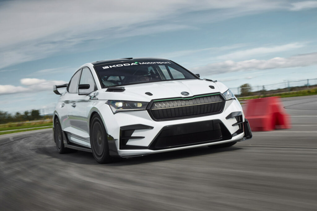 51 enyaq rs race 77652a62 1920x1281 1