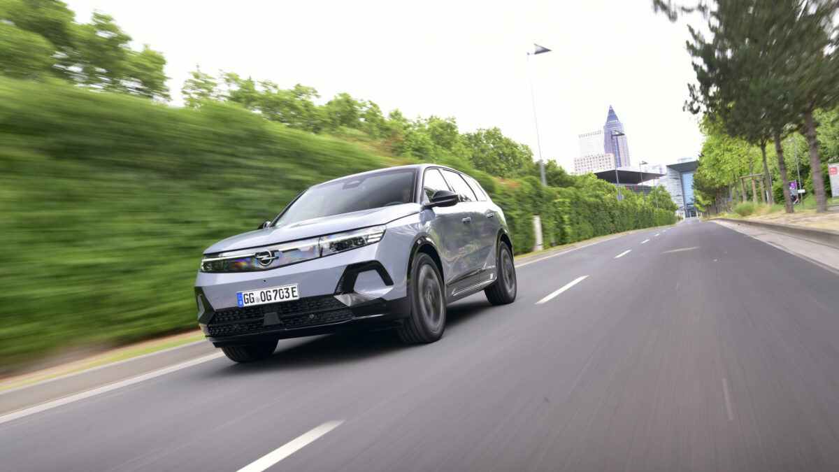 OpelGrandlandElectricAWD2 scaled